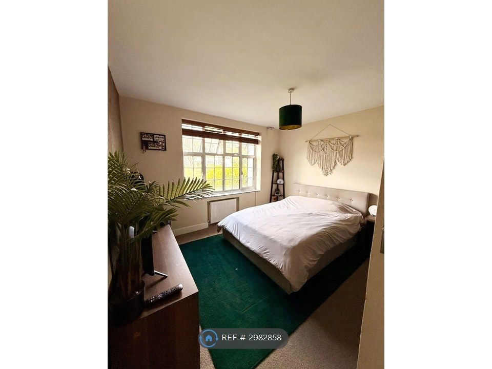 Property photo 3 of 10 Master Bedroom (Large Double)