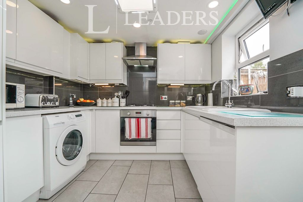 Property photo 2 of 10 Kitchen