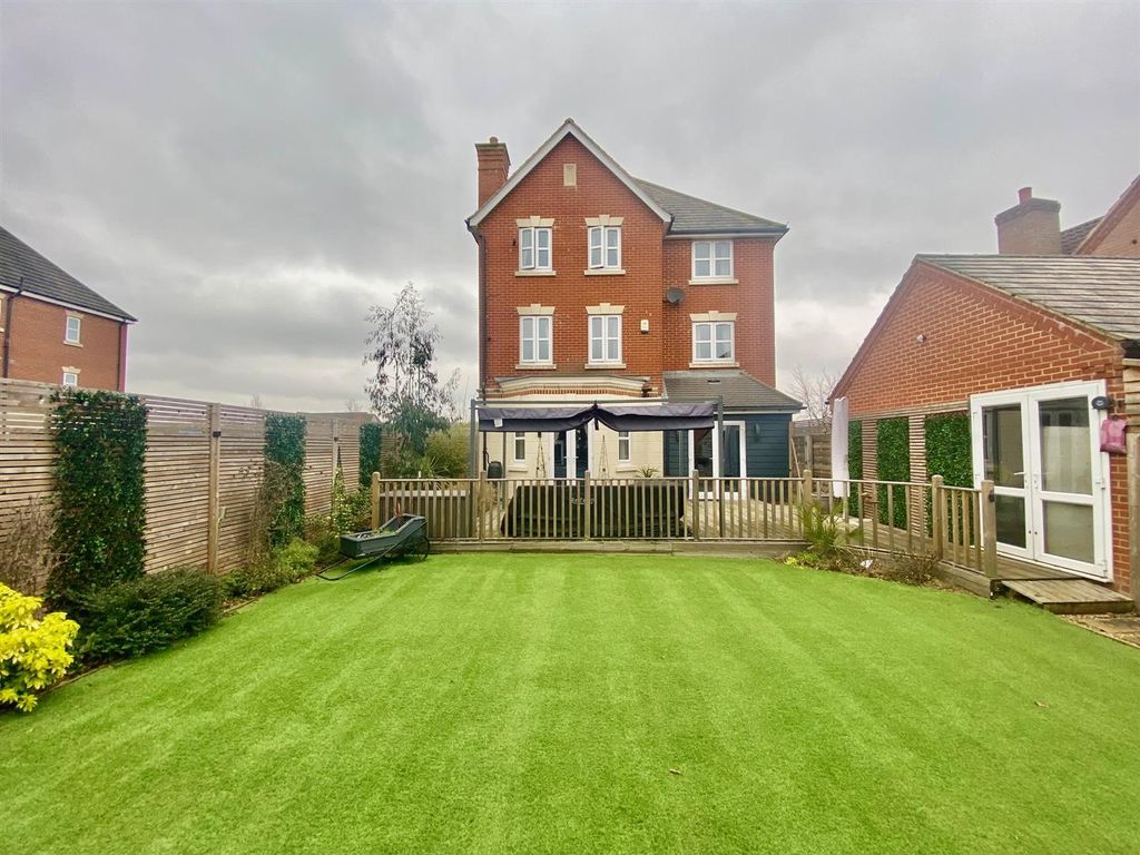 Property photo 2 of 40