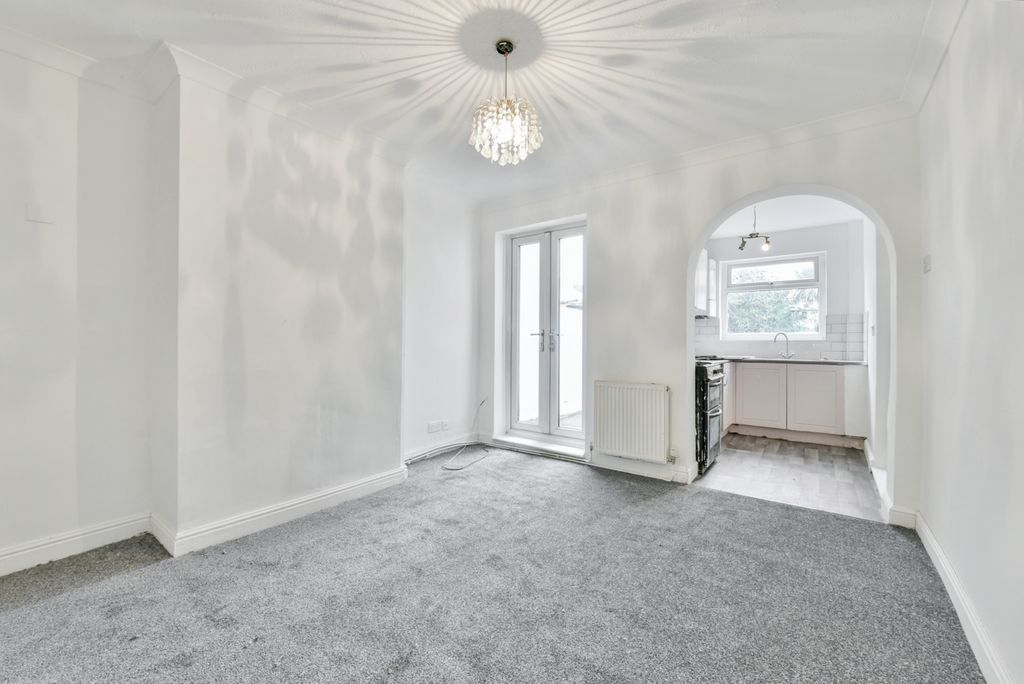 Property photo 3 of 10 Dining Room
