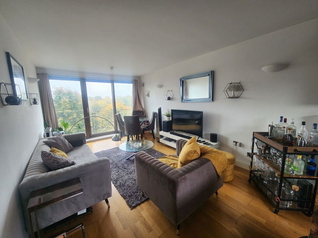 Property photo 2 of 8