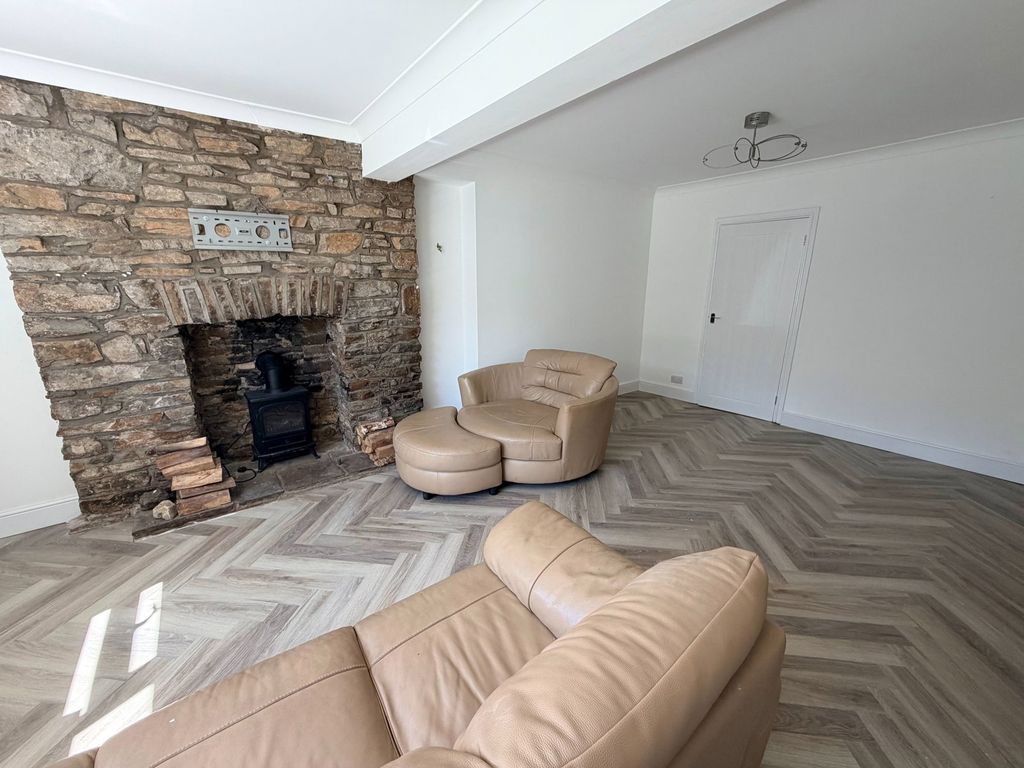 Property photo 3 of 26