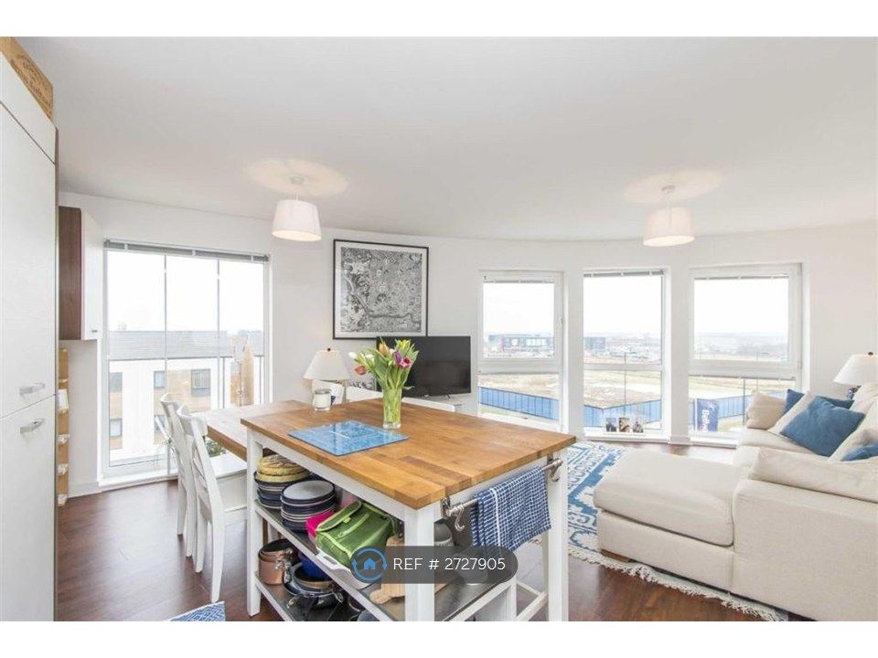 Property photo 1 of 10 Living / Dining