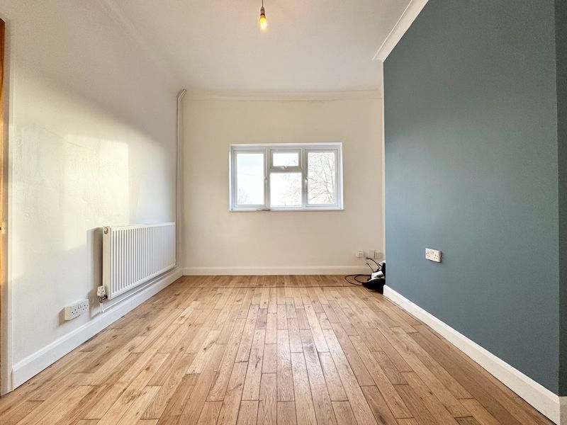 Property photo 2 of 11 Lounge