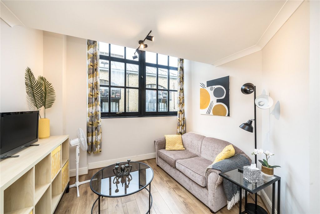 Property photo 2 of 7 Living Room