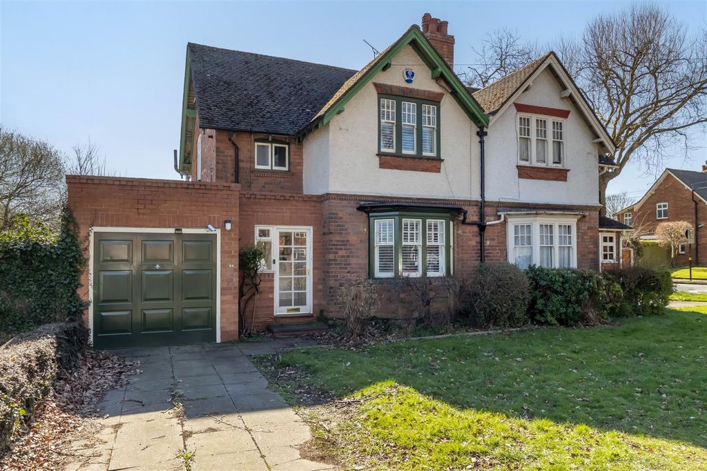 Property photo 1 of 18 44 Raddlebarn Road 1