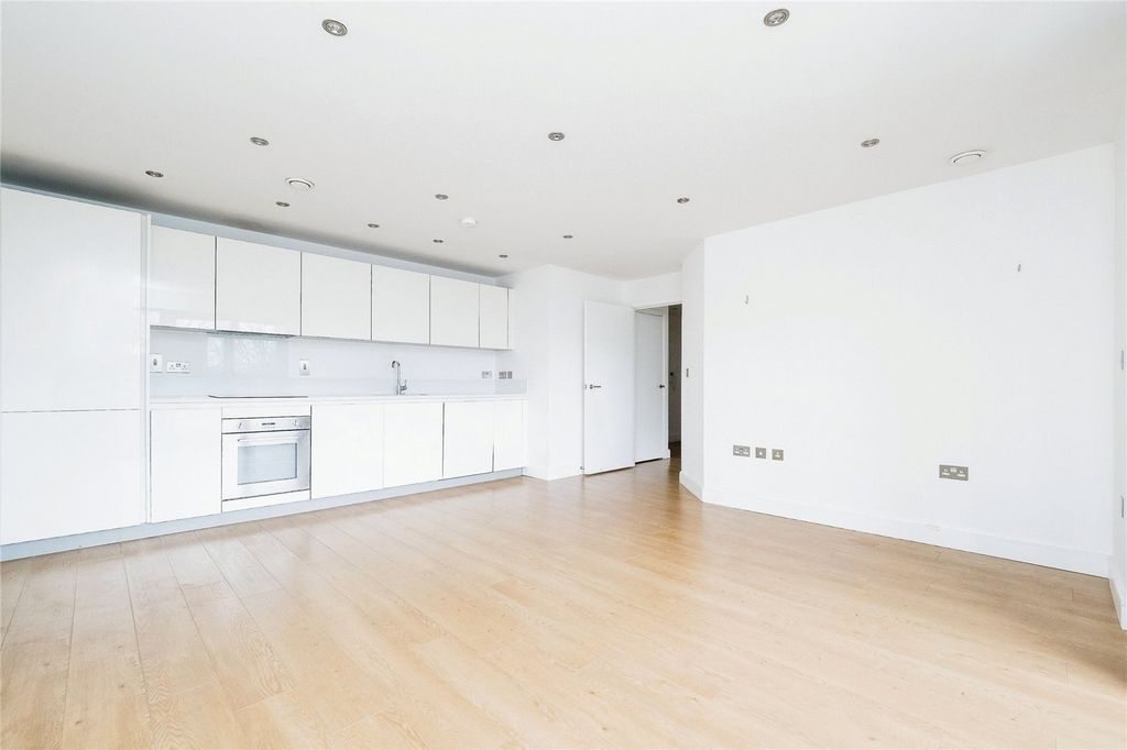 Property photo 3 of 16 Picture No. 23