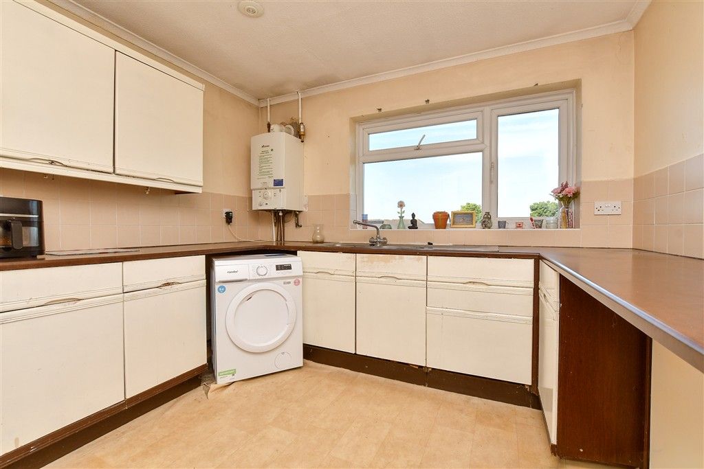 Property photo 3 of 10 Kitchen