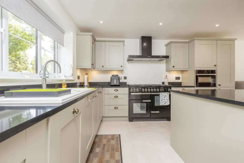 Property photo 3 of 25