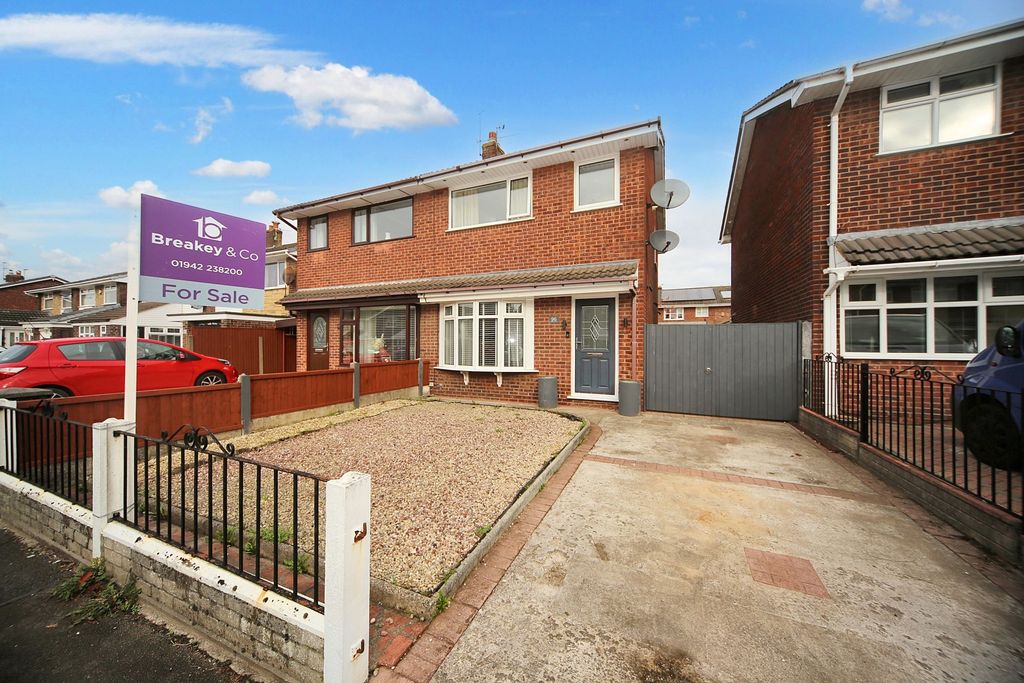 Property photo 1 of 18