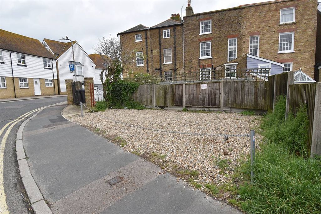 Property photo 1 of 3