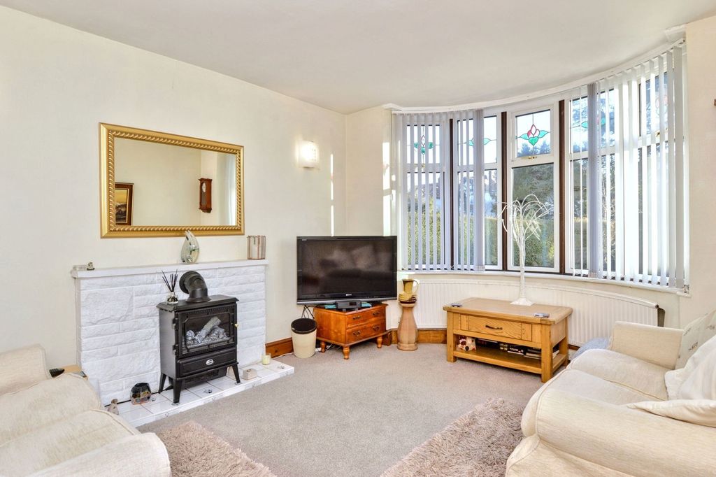 Property photo 3 of 32