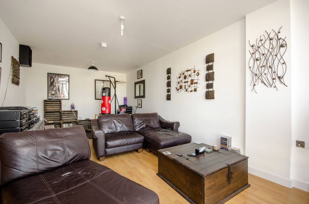 Property photo 2 of 8