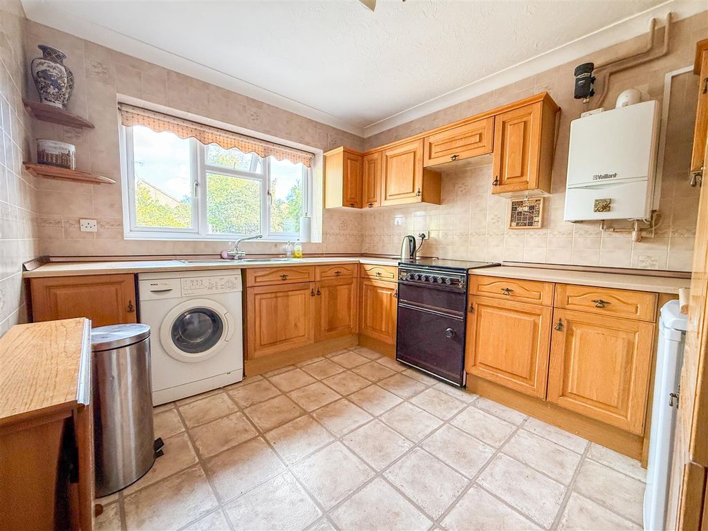 Property photo 3 of 16 Kitchen