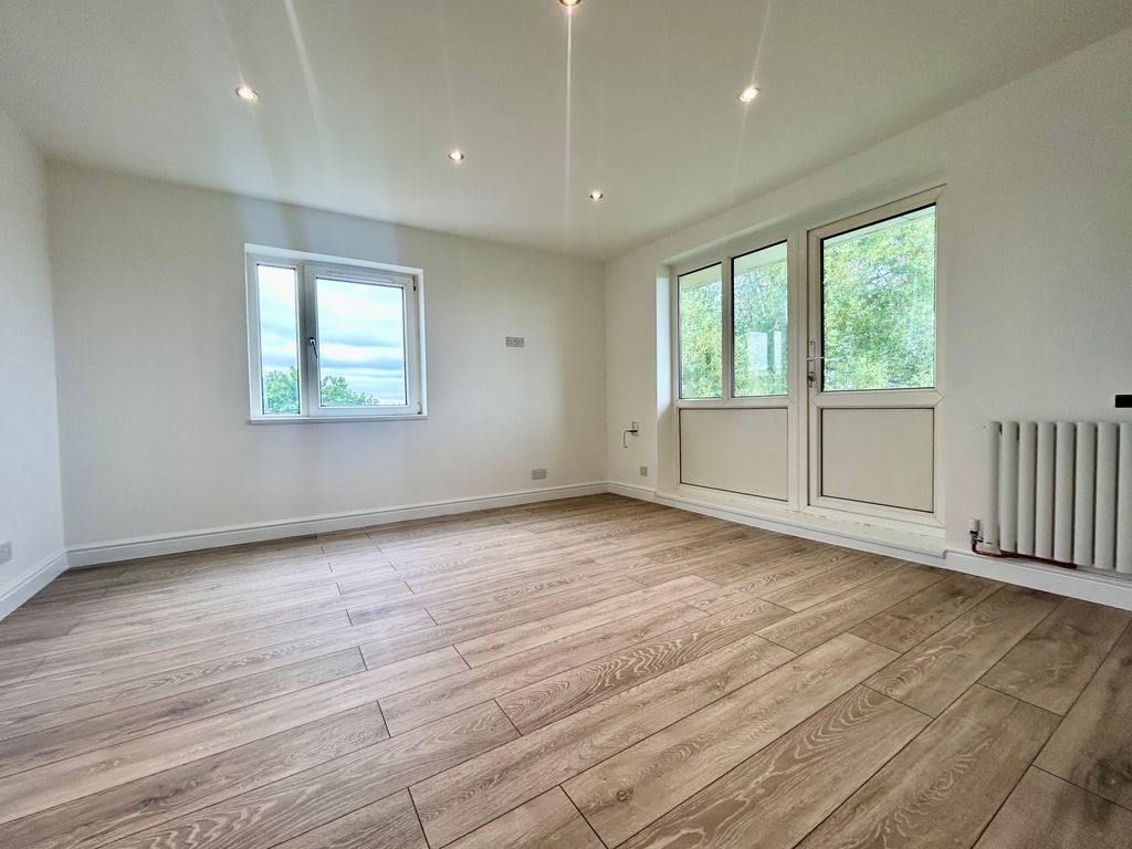 Property photo 3 of 11 Img_7498