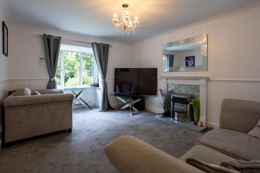 Property photo 2 of 33