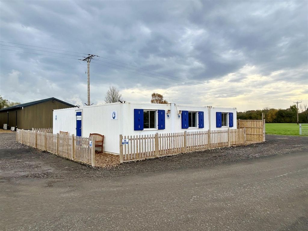 Property photo 1 of 10 External