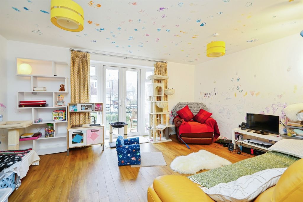 Property photo 3 of 15