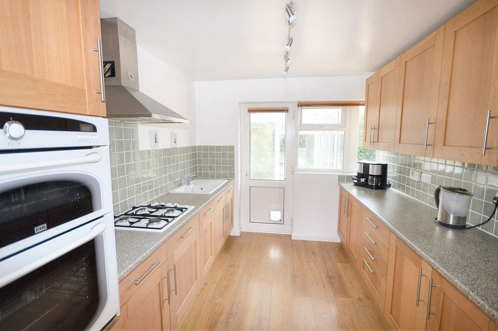 Property photo 3 of 9 Kitchen