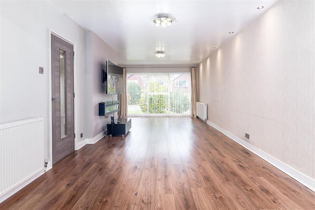 Property photo 2 of 31 56 Appledore Avenue (14 Of 33).Jpg