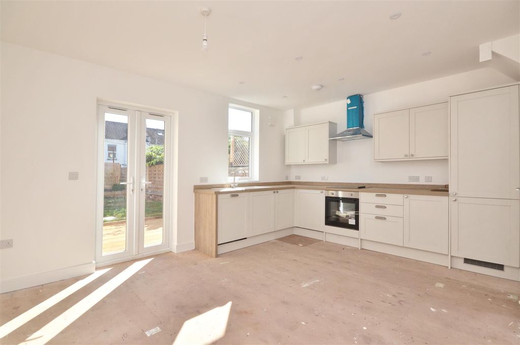 Property photo 3 of 16 Kitchen/Dining Room