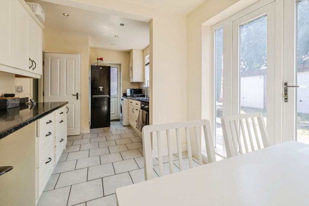 Property photo 3 of 17 2026-07-09-17Lansdowneavenue008
