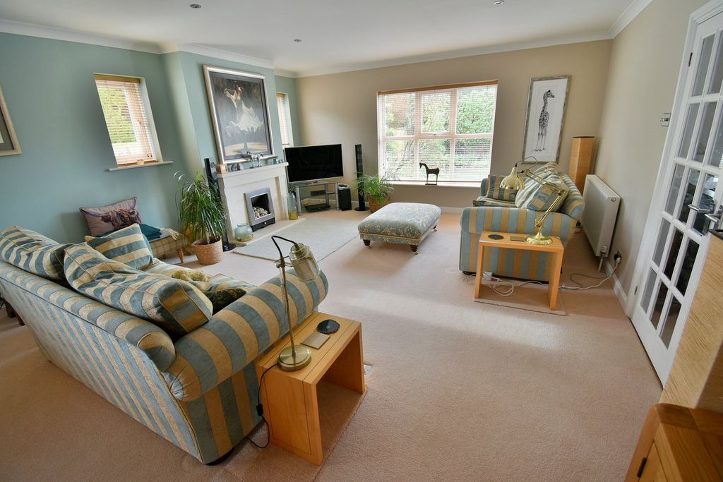 Property photo 3 of 24