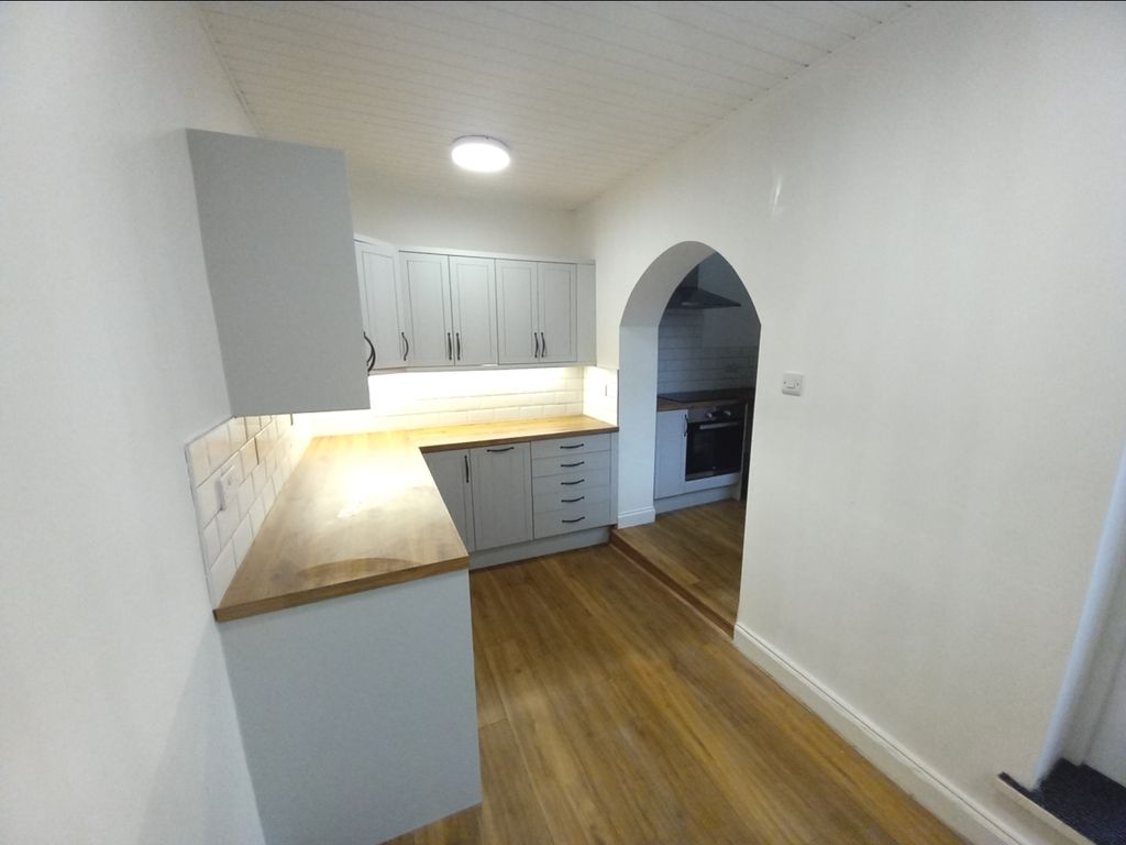 Property photo 3 of 9 Dining Kitchen