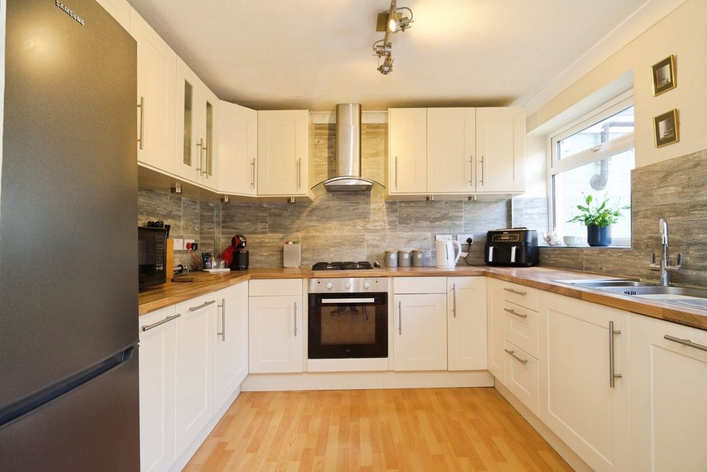 Property photo 2 of 15 Pbox-Img.Jpg