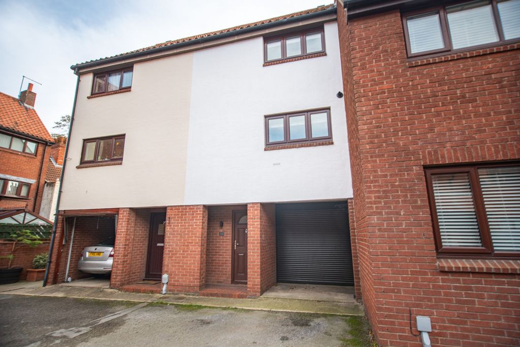 Property photo 1 of 10 Front