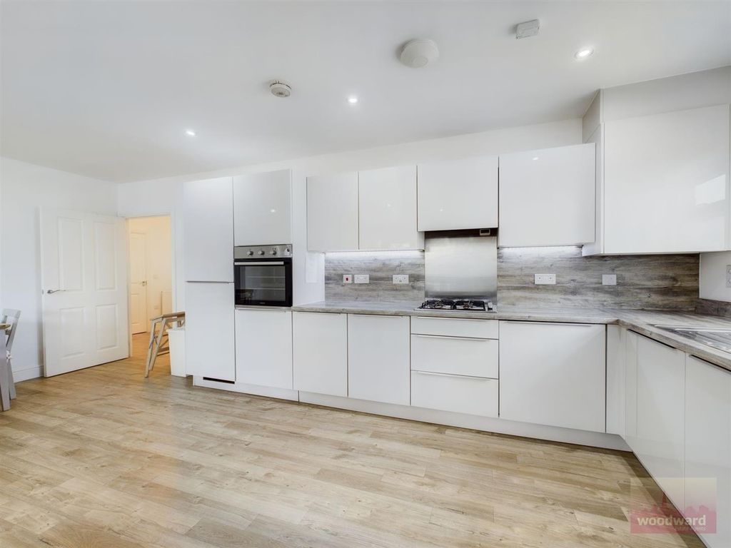Property photo 2 of 13 Cam01320G0-Pr0042-Still017.Jpg