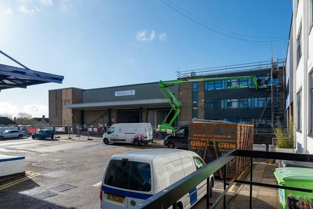 Property photo 3 of 7 Great West Trading Estate 3.Jpg