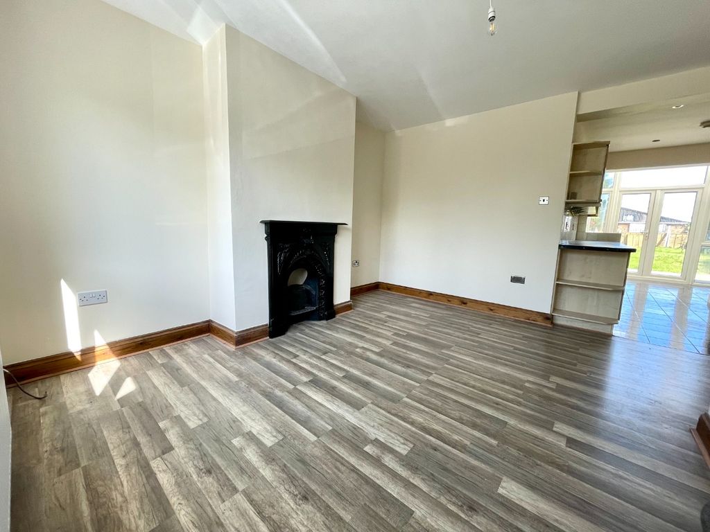 Property photo 3 of 16 3189615