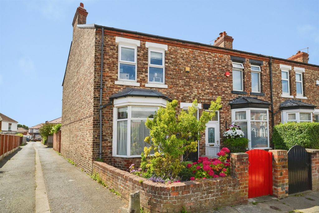 Property photo 1 of 18