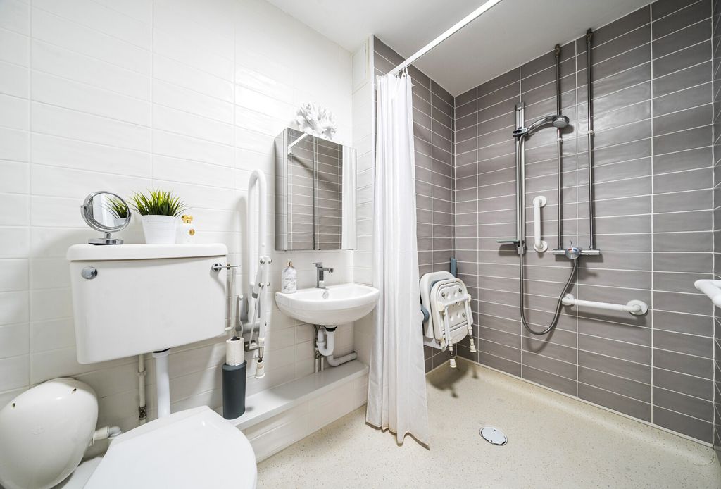 Property photo 3 of 18 1315937-9-685Bdb8...