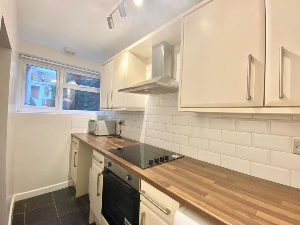 Property photo 3 of 8 Kitchen