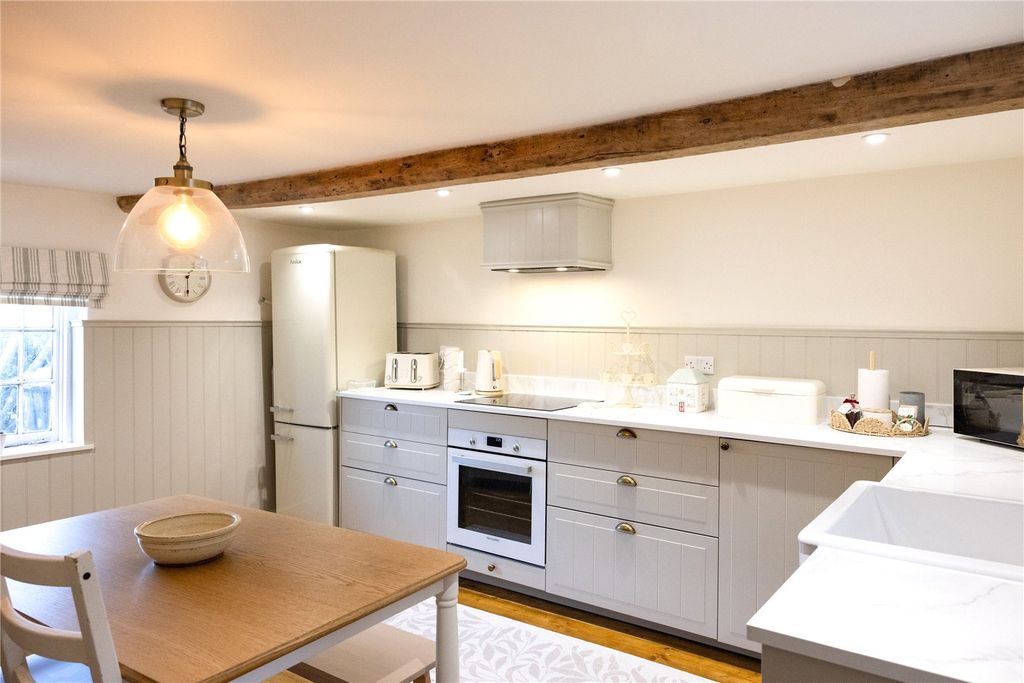 Property photo 2 of 19 Picture No. 25