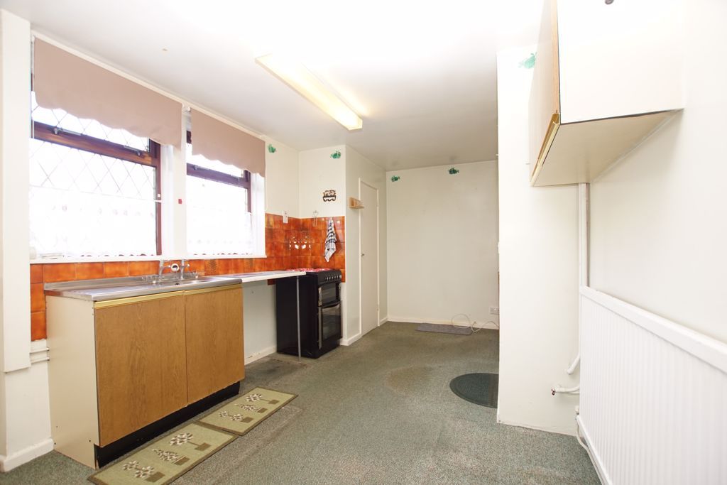 Property photo 3 of 11 Kitchen