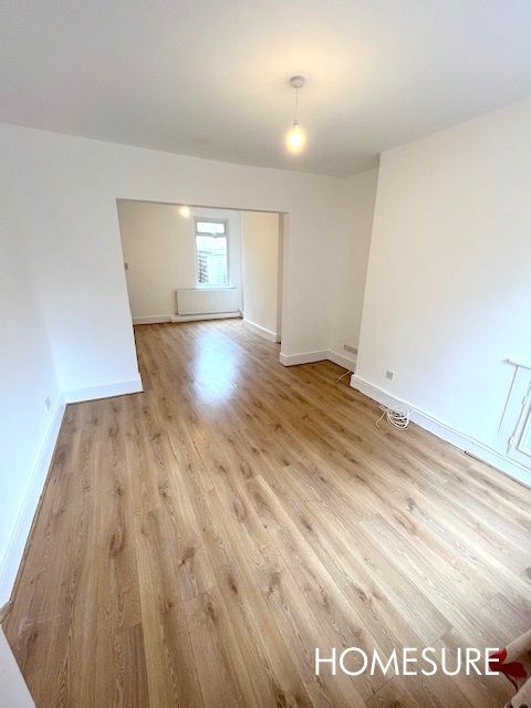 Property photo 1 of 9 32 Bowles Road - Living Roomm