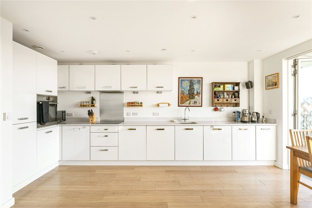 Property photo 2 of 16 Reception/Kitchen