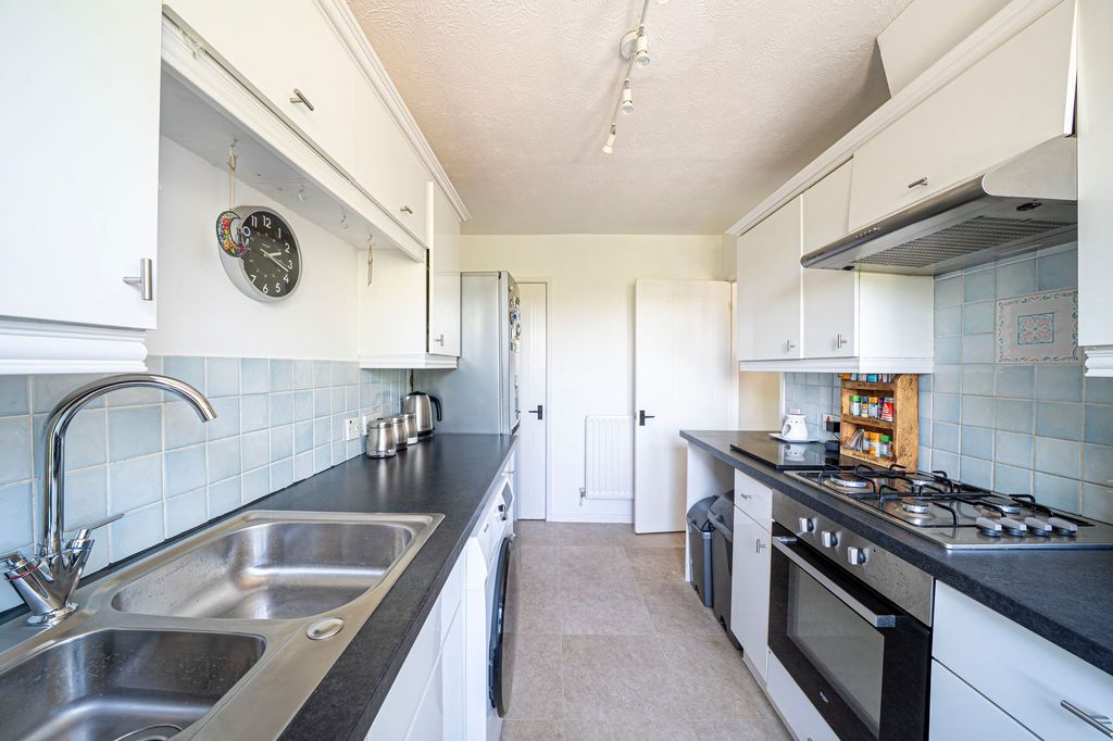 Property photo 3 of 27 Kitchen