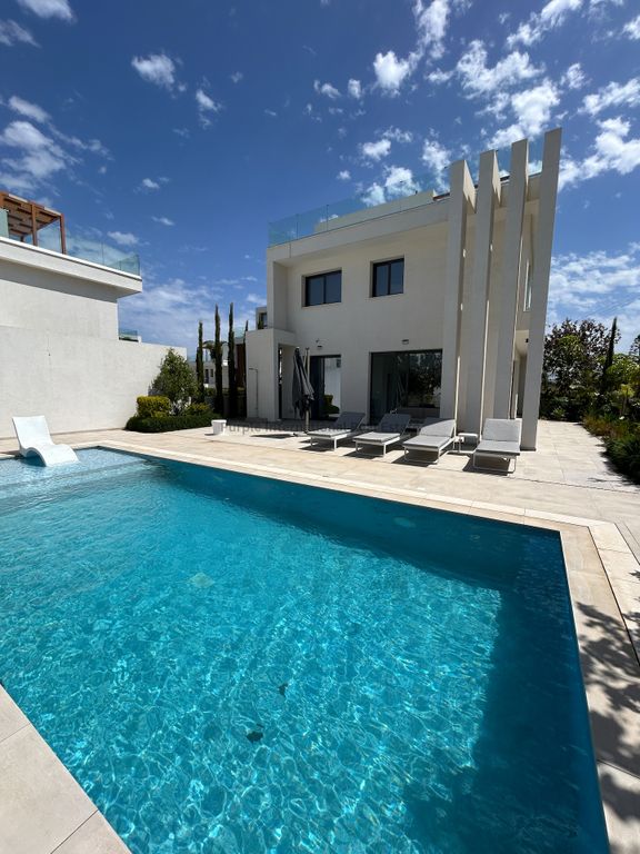 Property photo 3 of 11