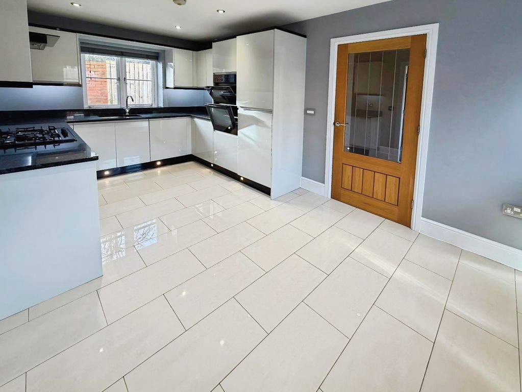 Property photo 3 of 13 Pbox-Img.Jpeg