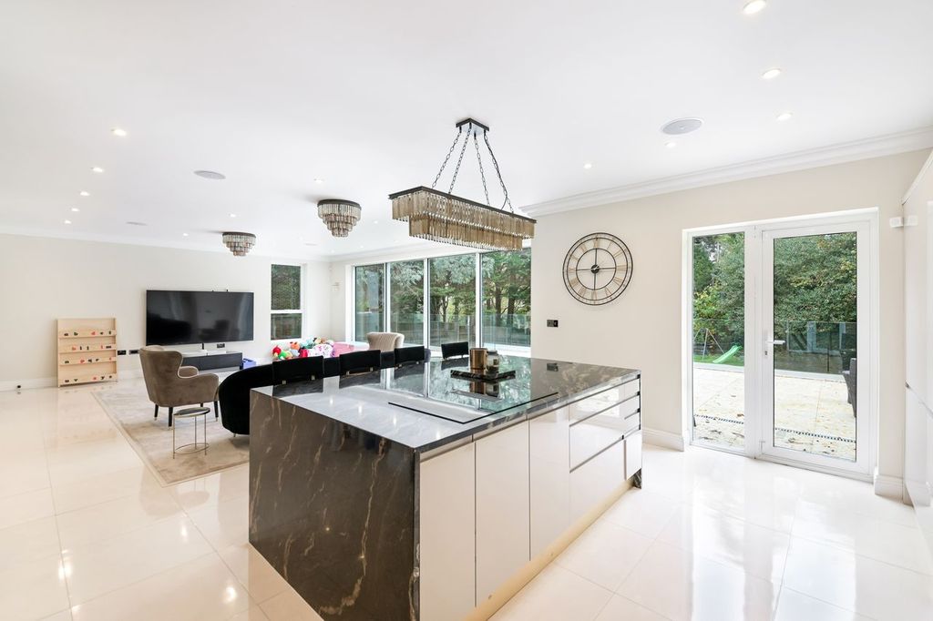 Property photo 2 of 21