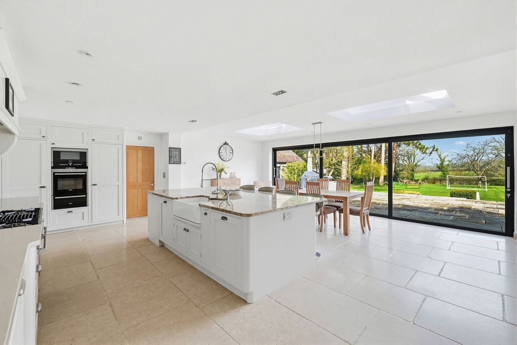 Property photo 2 of 23