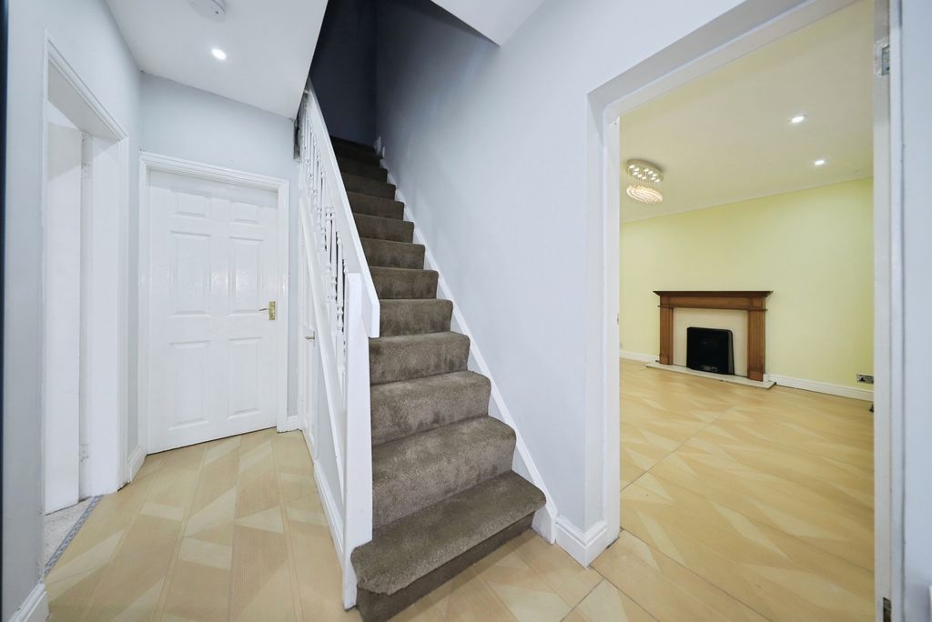 Property photo 2 of 17 Photo