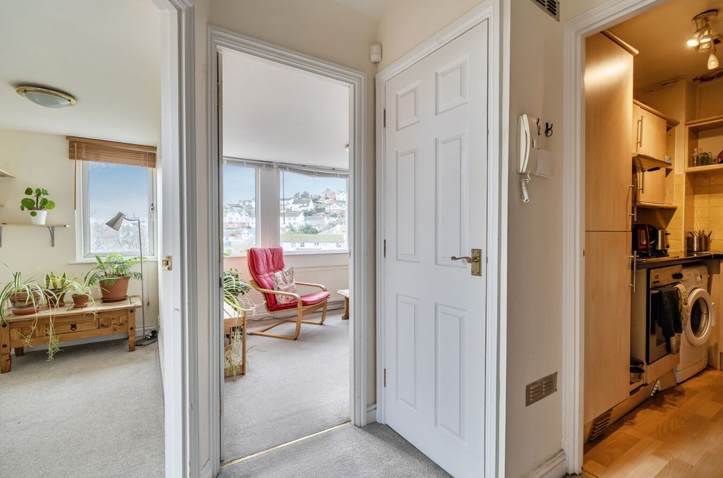 Property photo 1 of 19 1422186-15-69A1Ae...
