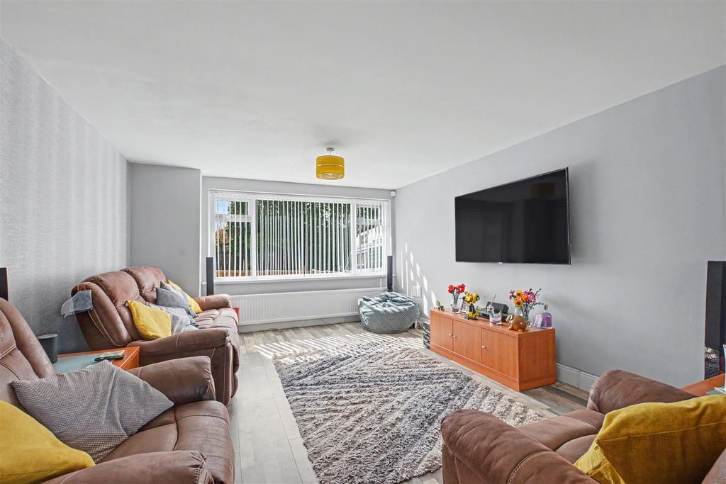 Property photo 3 of 17 Lounge_1.Jpeg