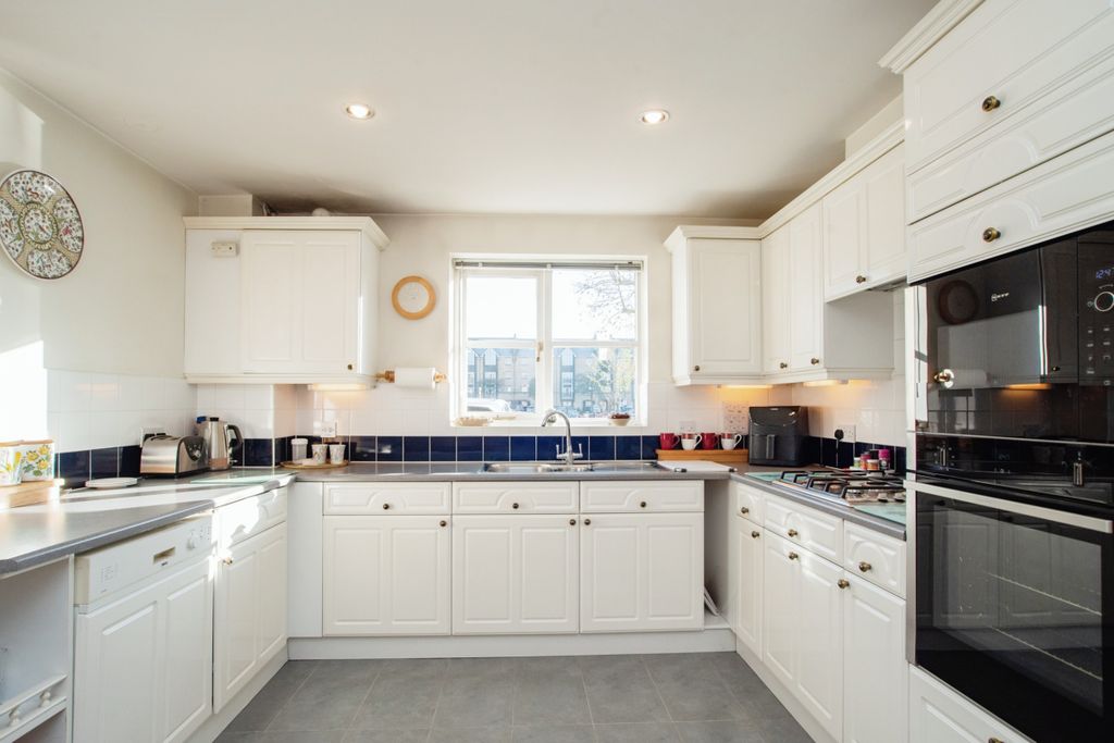 Property photo 3 of 14 Exterior