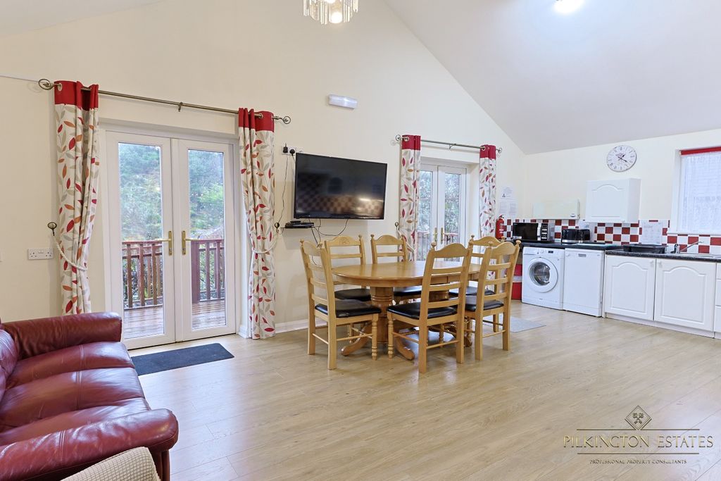 Property photo 3 of 17 4699875